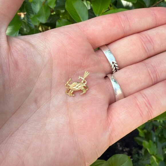 14K Gold Crab Pendant - Picture 4 of 5